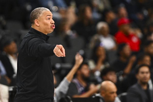 永隆配资 记者: 卢也参与了赌案中的非法扑克牌局 但没和比卢普斯同在一桌